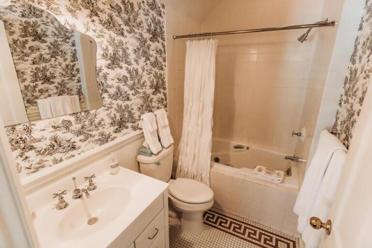 The Rochester Inn Sheboygan Falls Экстерьер фото