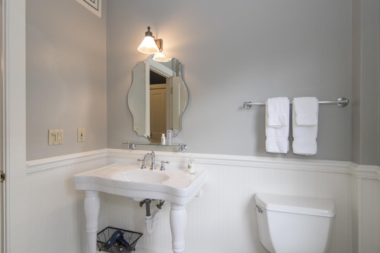 The Rochester Inn Sheboygan Falls Экстерьер фото